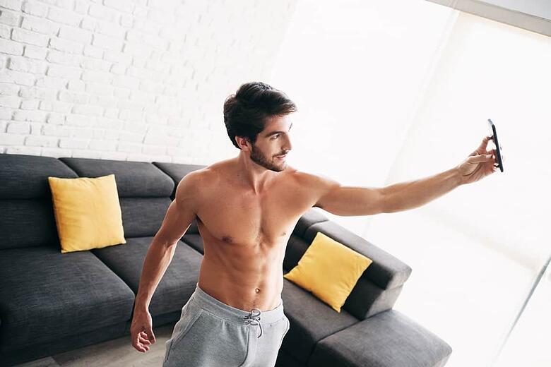 man-working-out-at-home-taking-selfie-picture-with-DLGZJ8C_1